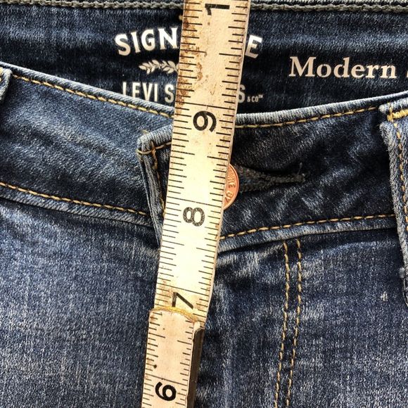 Signature Levi Strauss Womens Denim Jeans Modern Straight Size 10L Irregular - Picture 7 of 16